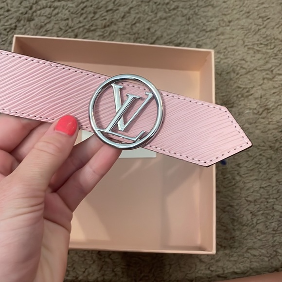 28” Louis Vuitton reversible belt. Brown and pink color. Silver LV symbol. - Picture 4 of 4